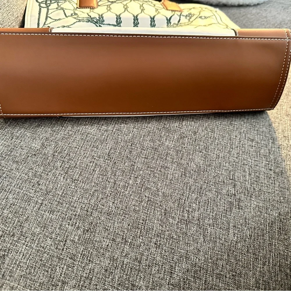Tory Burch White and Brown Tote with Green Detailing - Picture 3 of 4